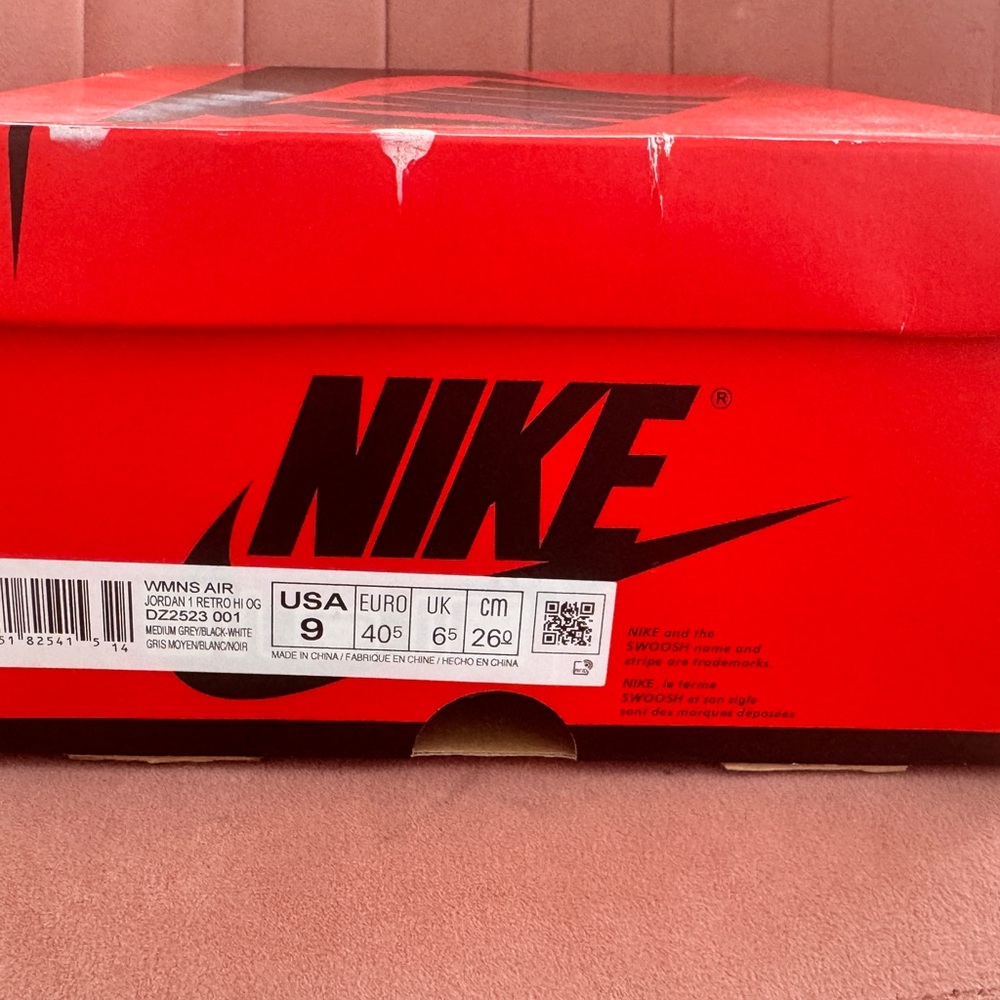 Women Air Jordan 1 Retro HI OG - Picture 5 of 8